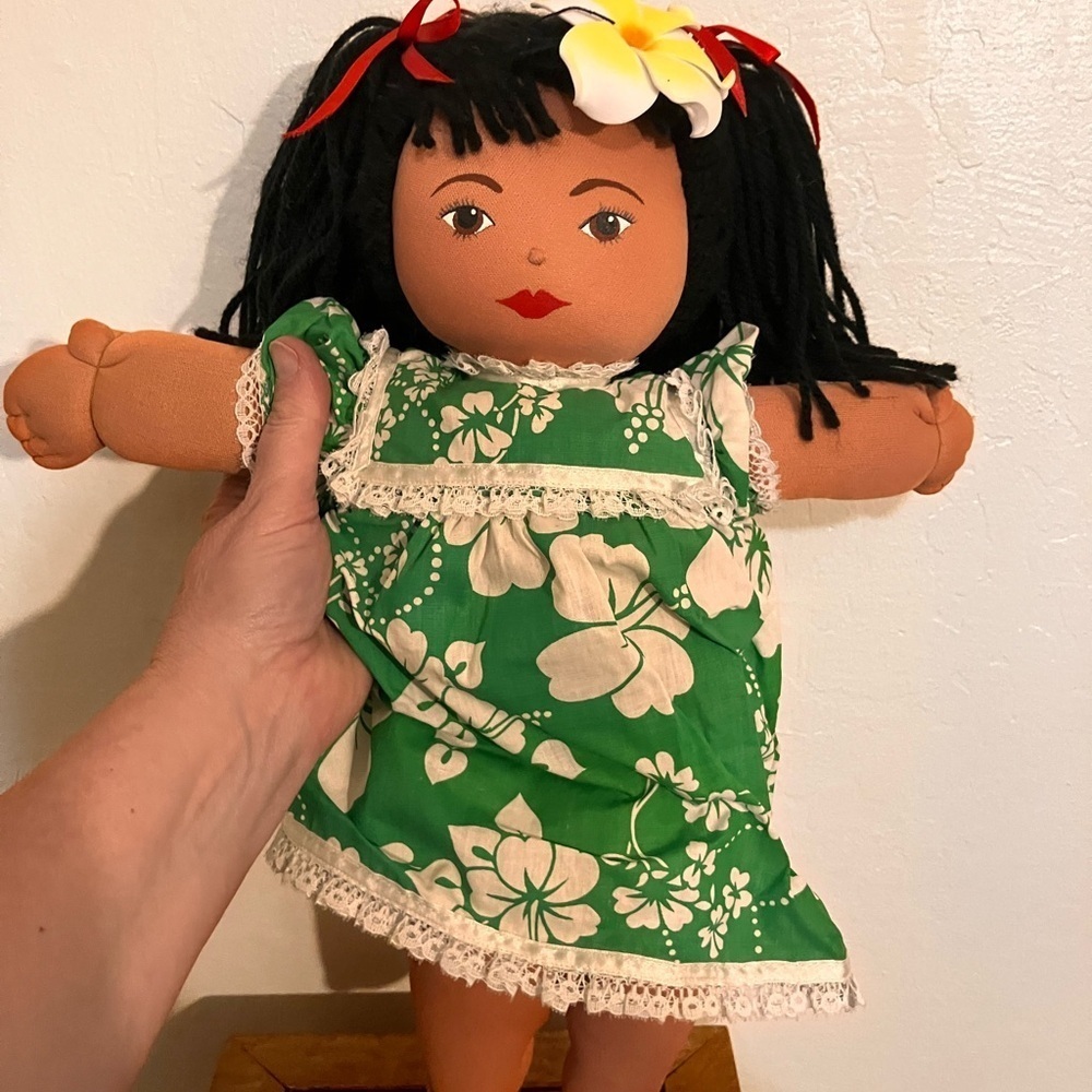 Hawaiian doll with plumeria soft sculpture Magic Island Girls play doll 17” - Picture 5 of 11